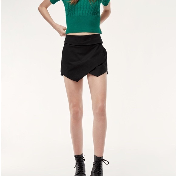 Black Talulah Berkelee Skort - Aritzia - Picture 3 of 4